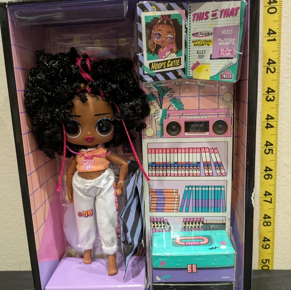 L.O.L. Surprise! Tweens Hoops Cutie Doll with Pink and Black Style - Picture 3 of 7